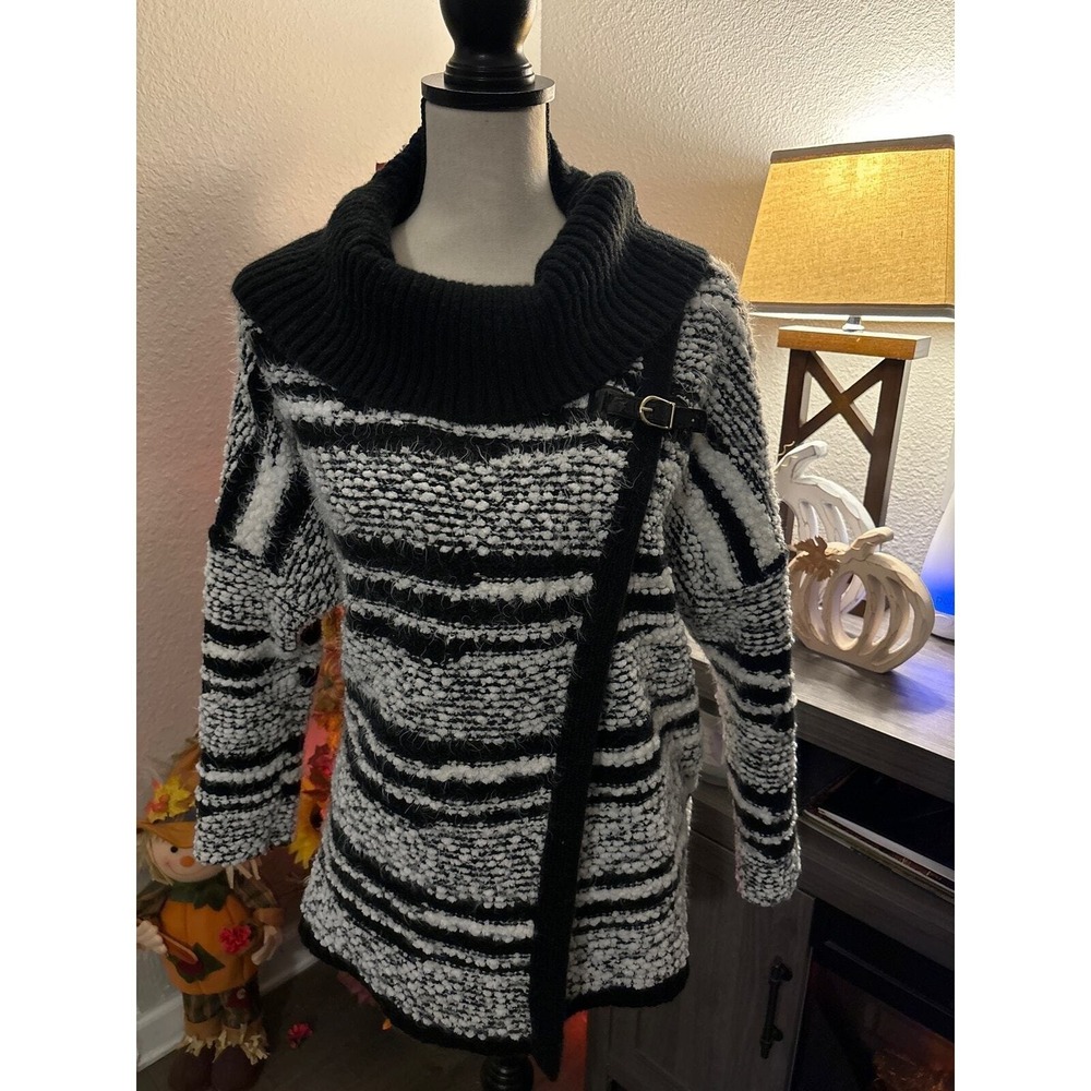 Calvin Klein sweater size s/m black white
